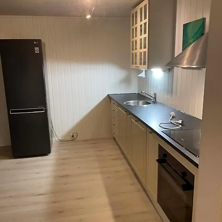 Lägenhet Modern Basement Apartment, 65 Square Meters
