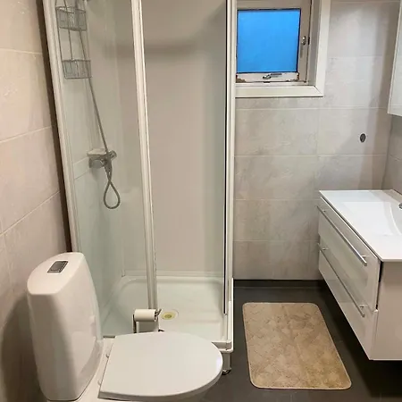 Apartamento Modern Basement Apartment, 65 Square Meters *